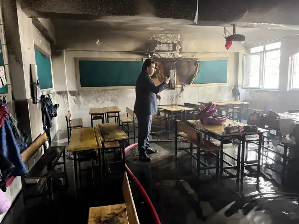 Alanya’da İlkokul Sınıfında Yangın Çıktı! 3